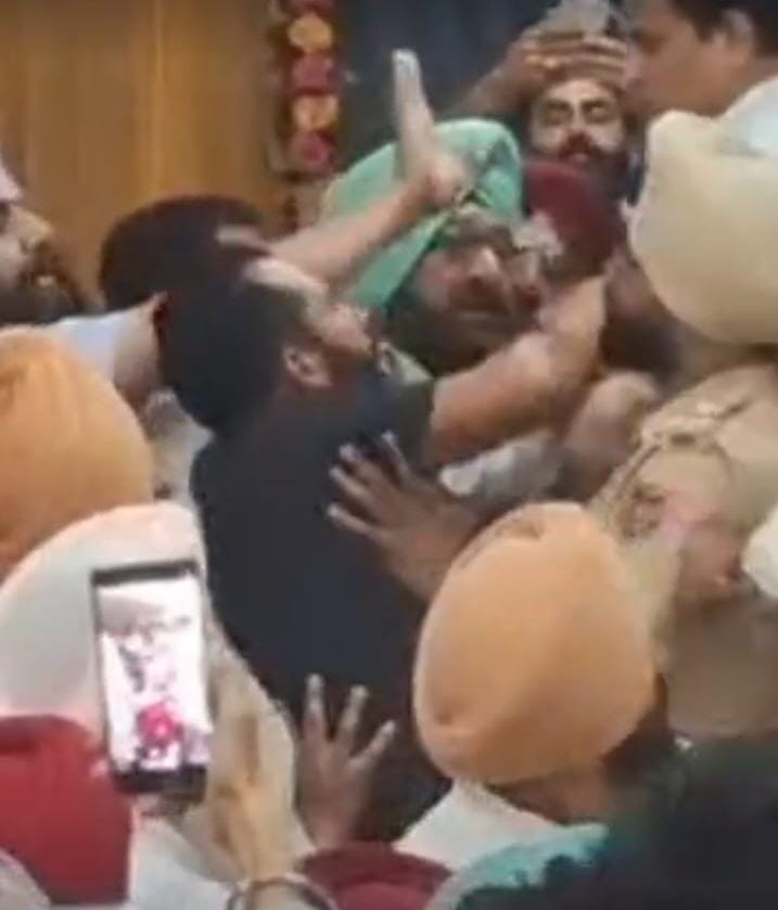 पंजाब कांग्रेस में फिर मचा घमासान: मलेरकोटला की सभा में भिड़े कांग्रेसी, वडिंग को खुद उतरना पड़ा मंच से