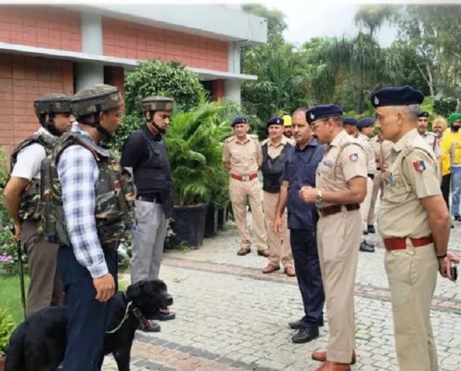 चंडीगढ़ में ताज होटल के पास मिला बम, छावनी में बदला परिसर; बाद में खुला मॉक ड्रिल का राज