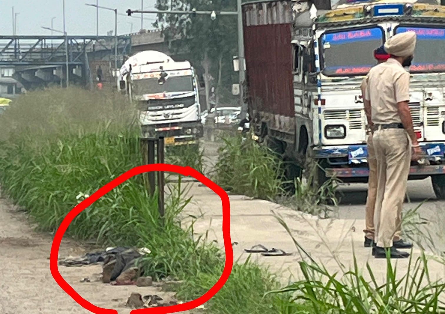 लुधियाना में सड़क किनारे मिला अधेड़ व्यक्ति का शव, सिर पर गहरे चोट के निशान; हत्या की आशंका