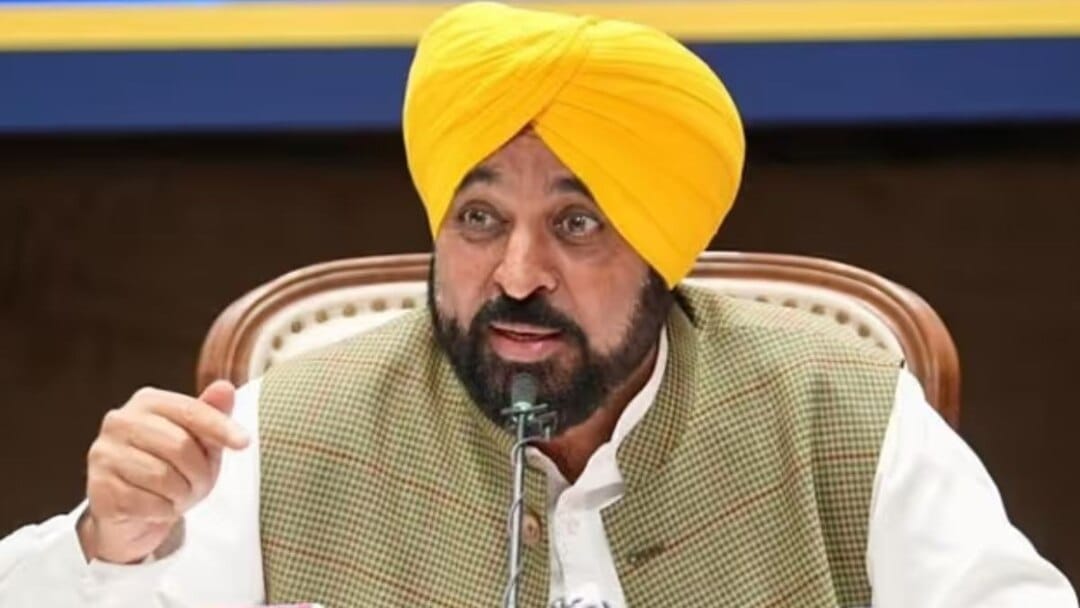 सीएम भगवंत मान ने राज्यपाल से की मुलाकात, जगतार सिंह हवारा के लिए 10 दिन की पैरोल की मांग