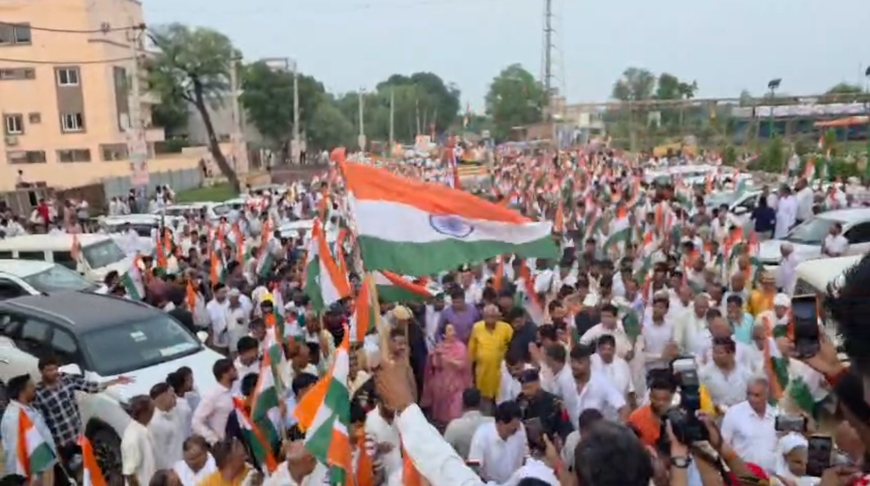 नारनौल में गूंजा ‘भारत माता की जय’, आरती सिंह राव की अगुवाई में निकली भव्य तिरंगा यात्रा, शहीदों को नमन
