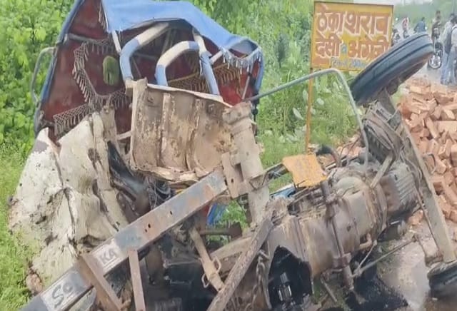 पिहोवा में बस और ट्रैक्टर की जोरदार भिड़ंत, खेत में जा गिरी बस; कई यात्री घायल