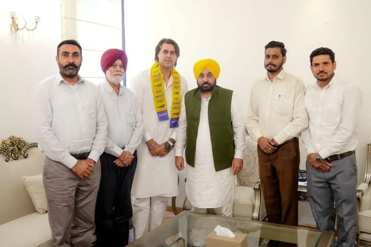 आम आदमी पार्टी में शामिल हुए दो दिग्गज खिलाड़ी, CM भगवंत मान बोले- युवाओं को खेलों की ओर करेंगे प्रेरित