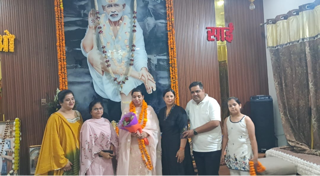 भूखे को भोजन खिलाना भगवान की सच्ची सेवा: सुरभि गर्ग, साईं की रसोई पहुंचकर अपने हाथों से बनाया लंगर