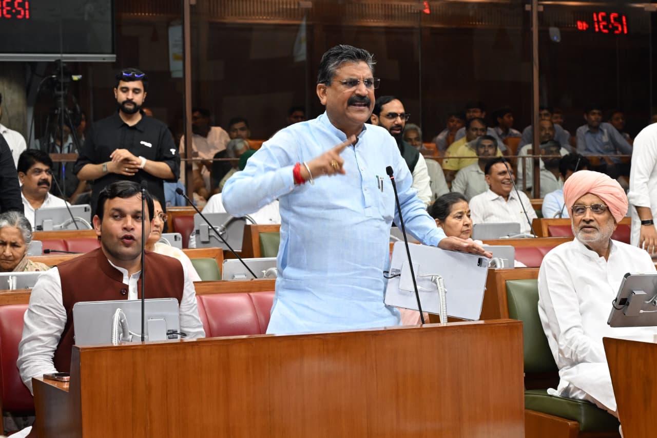 सदन में विपक्ष के सवालों का बेबाकी से जवाब देते हैं कृष्ण कुमार बेदी, मोहन और सोनिया परोचा ने सराहा आत्मविश्वास