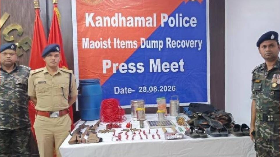 कंधमाल के जंगलों में नक्सलियों के डंप का भंडाफोड़, भारी मात्रा में हथियार और विस्फोटक बरामद