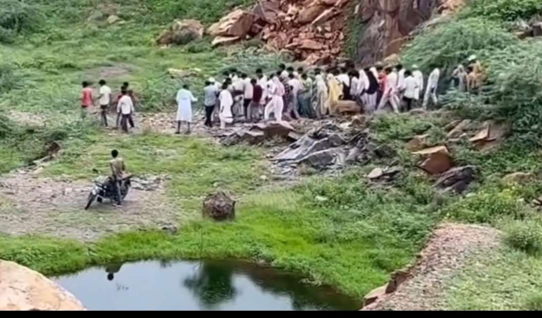 नूंह में दर्दनाक हादसा: अरावली की पानी से भरी खदान में डूबने से 28 वर्षीय युवक की मौत, पत्नी और चार बच्चे हुए बेसहारा