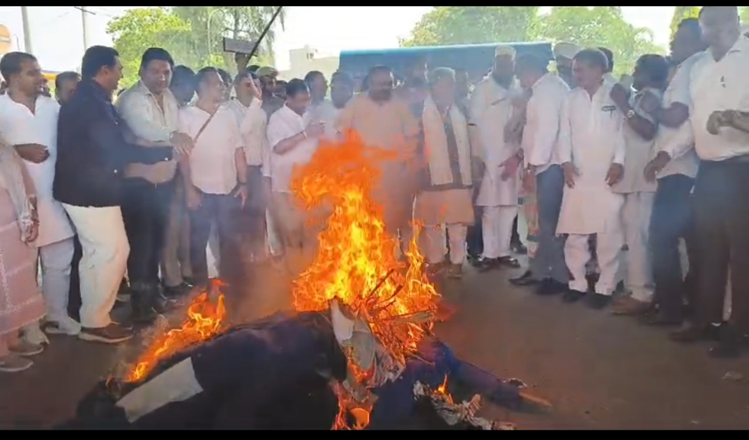 विधानसभा में विधायक से पोस्टर छीनने पर BJP का प्रदर्शन, पानीपत में राहुल गांधी-हुड्डा और इंद्राज भालू के खिलाफ नारेबाजी