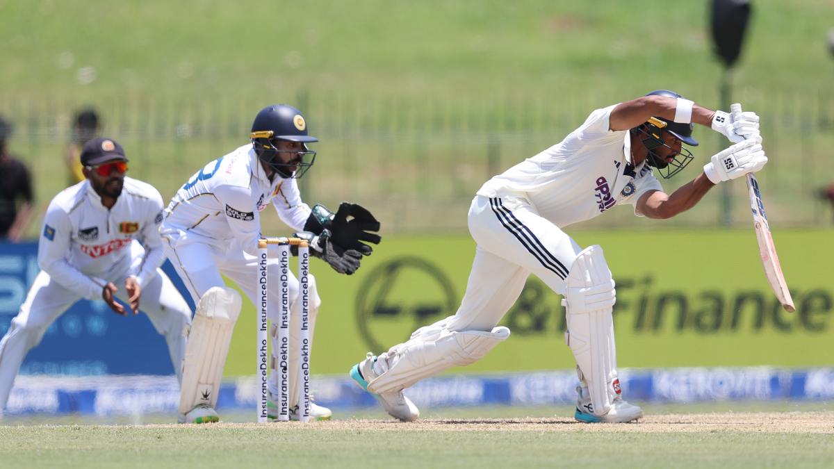 IND vs SL 2nd Test Day 1: कोलंबो टेस्ट के पहले दिन भारत का स्कोर 300/5, पडिक्कल ने जड़ा सीरीज में दूसरा शतक, कप्तान गिल ने जड़ी फिफ्टी