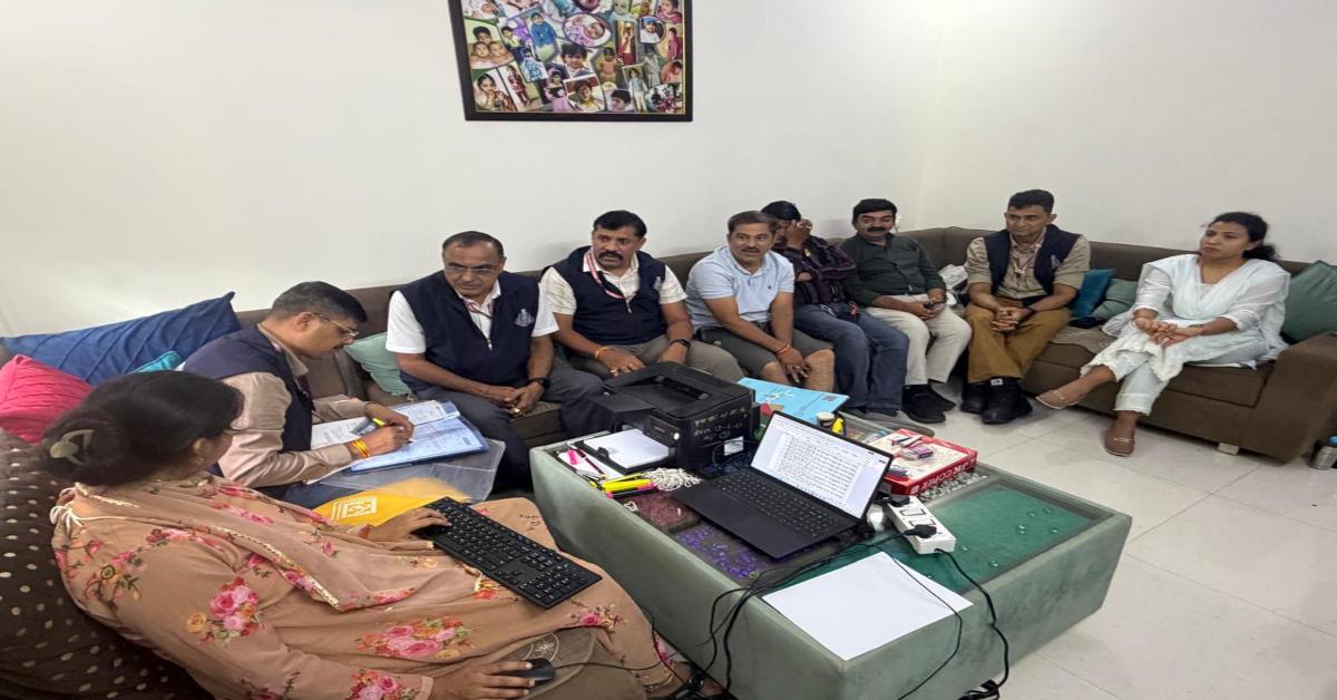सरकारी दवाओं के स्टॉक से लेकर करोड़ों की संपत्ति तक! MYH फार्मासिस्ट पर EOW का शिकंजा, आय से 108% ज्यादा दौलत का खुलासा; थाईलैंड यात्रा भी
