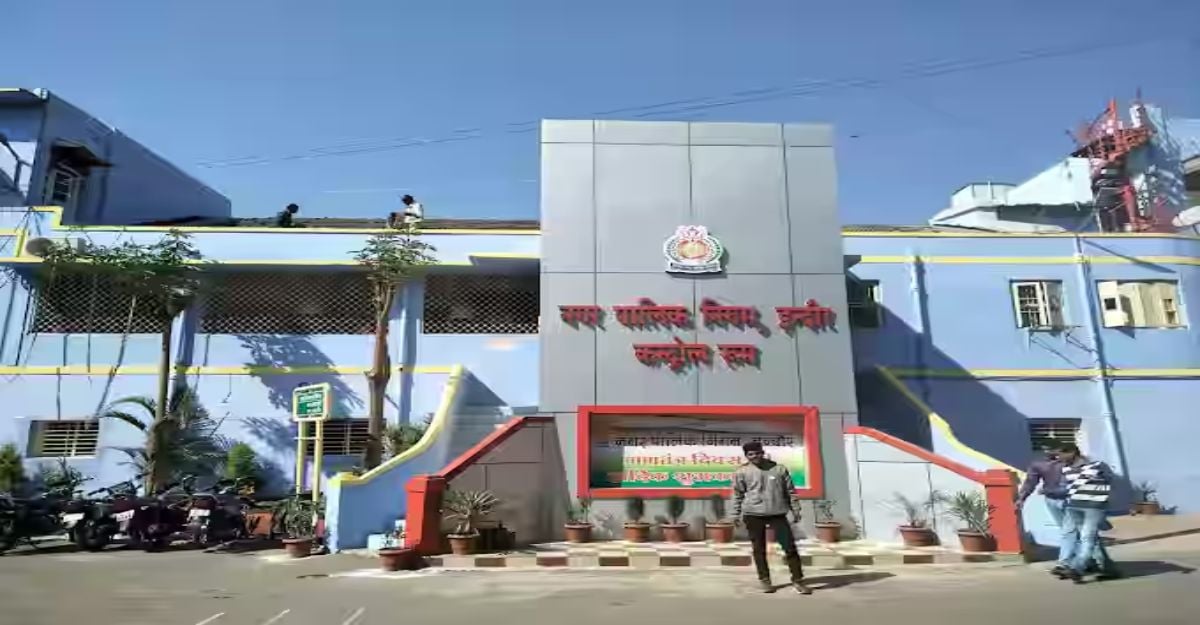 दिल्ली के बेसमेंट हादसे से भी नहीं जागा इंदौर? शिकायत बंद, परमिशन रद्द… फिर भी हरगोविंद नगर में धड़ल्ले से बेसमेंट खुदाई! CM हेल्पलाइन की शिकायत बिना समाधान बंद होने पर भी सवाल 