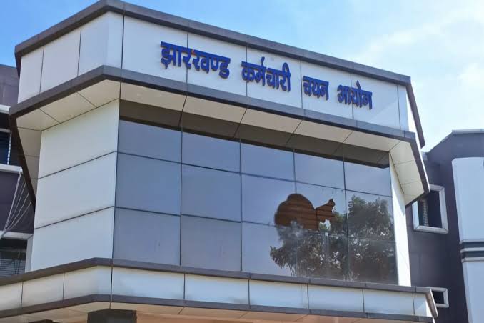 JSSC CGL पर CID का बड़ा एक्शन : सचिव के घर और आयोग कार्यालय में छापेमारी,सफल अभ्यर्थियों के दस्तावेज भी जांच के घेरे में