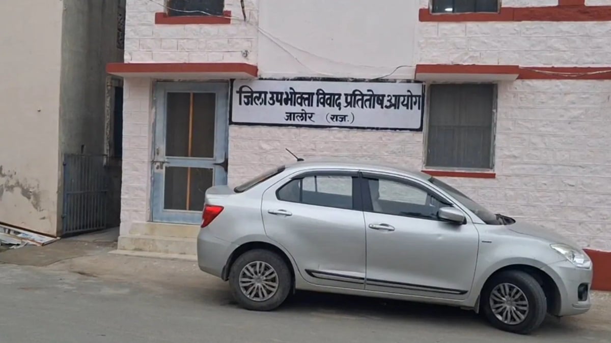 Jalore News: दो बेटियों की शादी के पैसे नहीं दिए, 5 साल बाद पूर्व कलेक्टर के खिलाफ वारंट क्यों हुआ जारी?
