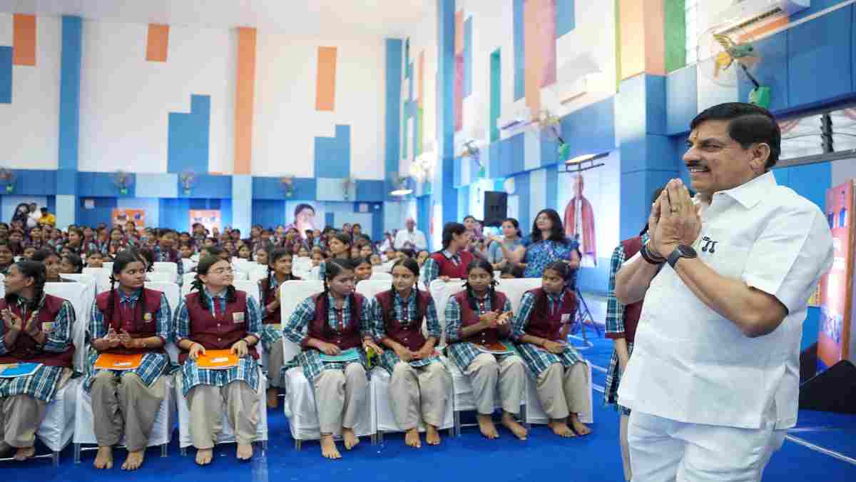 बेटियों की खास कैबिनेट से मिलकर गदगद हुए डॉ. मोहन यादव, बताया कितना और कैसे इस्तेमाल करें AI