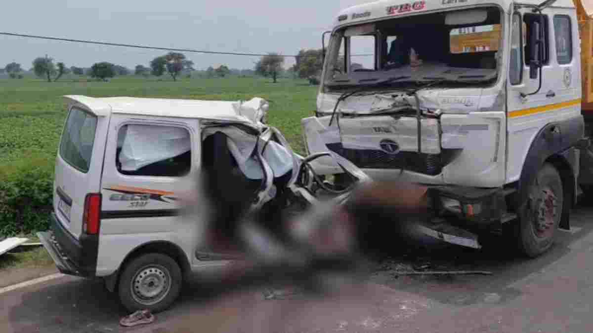 MP में भीषण सड़क हादसा: ट्राले की टक्कर से 6 युवकों की मौत, महाकाल के दर्शन कर लौट रहे थे गुजरात