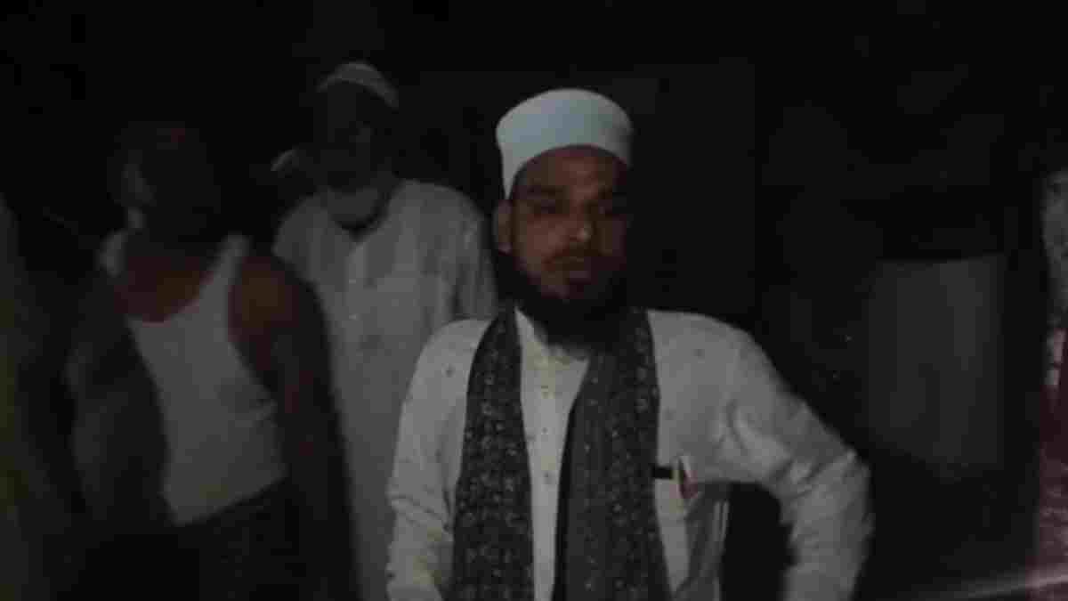 मौलाना ने मदरसे की छात्रा से की छेड़छाड़: कमरे में बंद कर किया घिनौना काम, CCTV से बचने काटा कैमरा, आरोपी गिरफ्तार