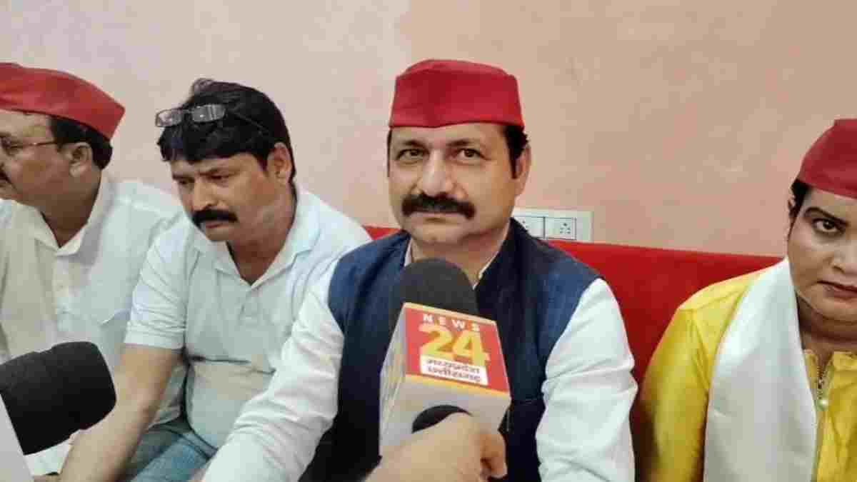 ‘बागेश्वर धाम में गायब हो रही बच्चियां’, MP सपा अध्यक्ष के गंभीर आरोप, कहा- सवर्ण भी शोषित हो सकता है, हिस्सेदारी मिलनी चाहिए