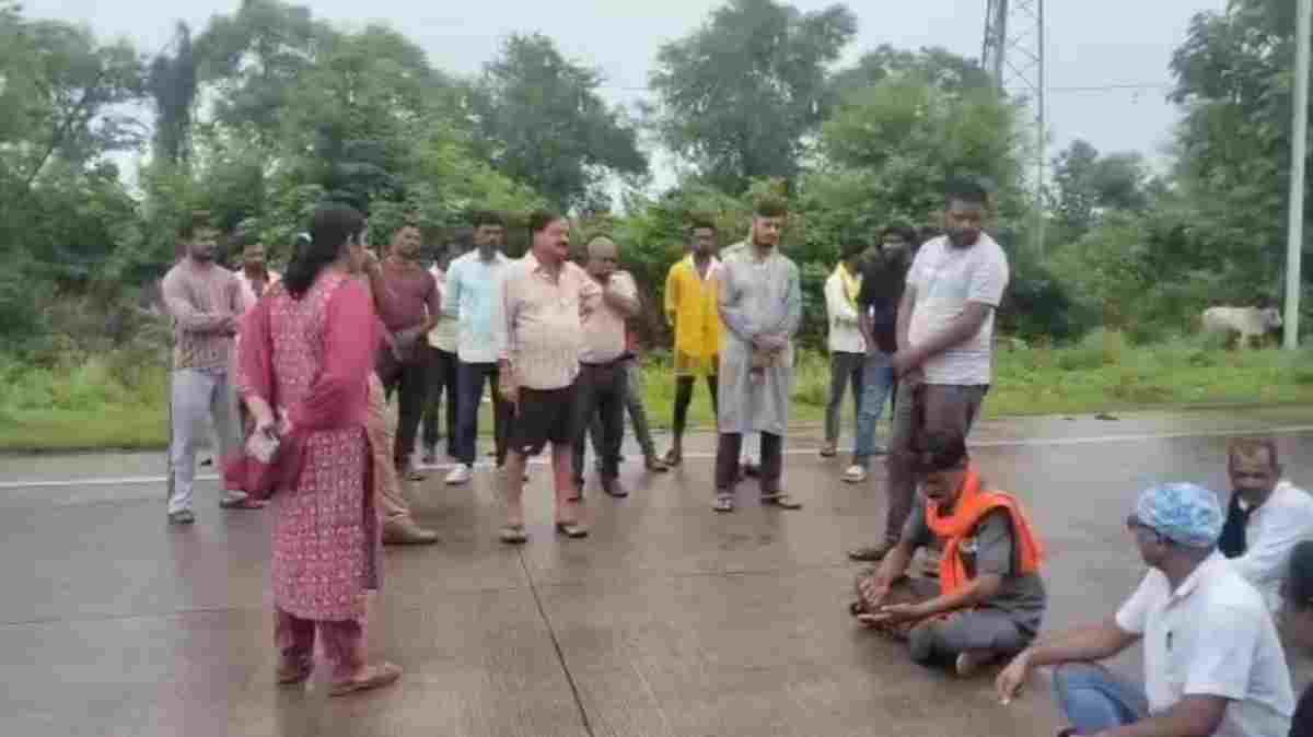 नेशनल हाईवे पर बड़ा हादसा: बेलगाम ट्रक की टक्कर से 9 गायों की दर्दनाक मौत, 4 घायल