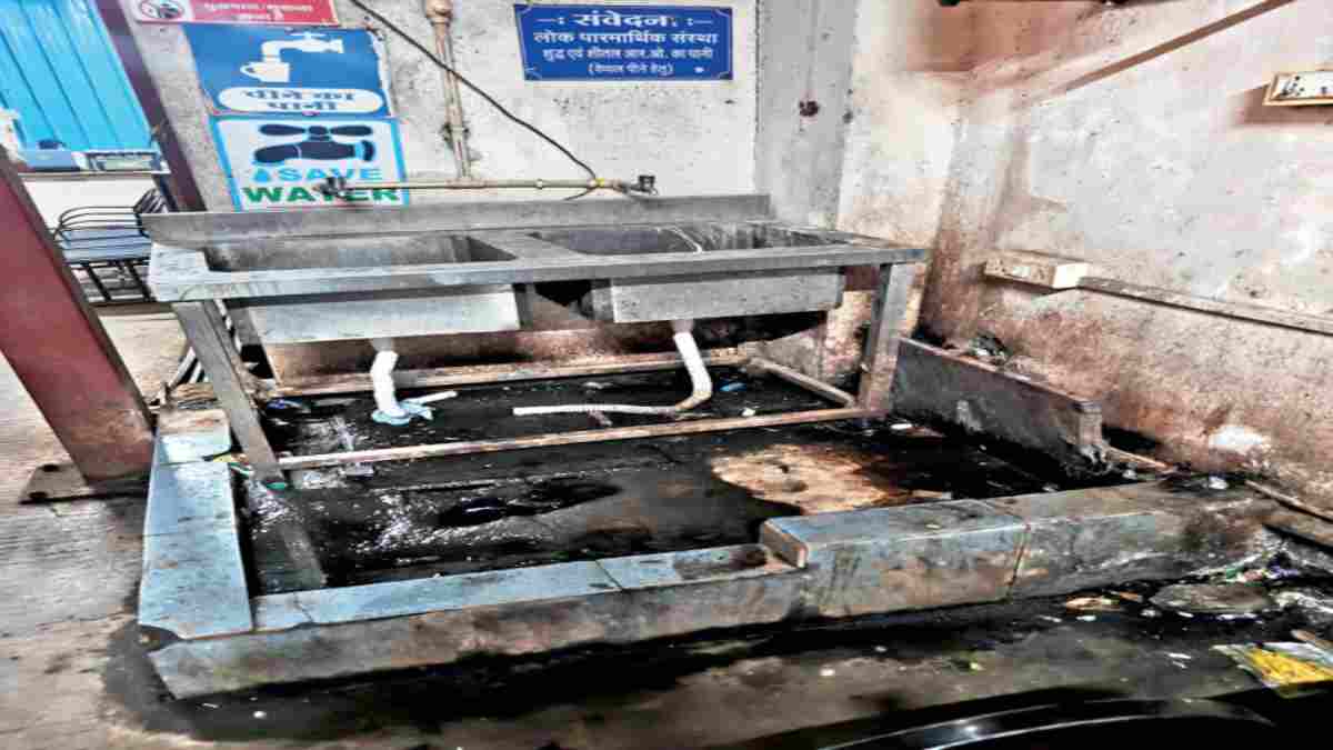 मरीजों की जान से खिलवाड़: इंदौर के 6 सरकारी अस्पतालों के पानी में मिले मानव मल में पाए जाने वाले कीटाणु! पेयजल सैंपल की जांच रिपोर्ट से मचा हड़कंप 