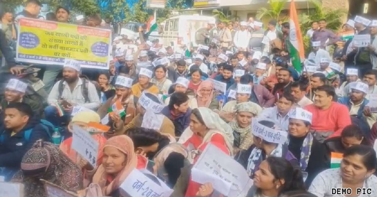 MP में चयनित शिक्षकों का हल्लाबोल! भोपाल पहुंचे हजारों अभ्यर्थी, जानिए वर्ग 2 और वर्ग 3 के लिए क्या है मांग?