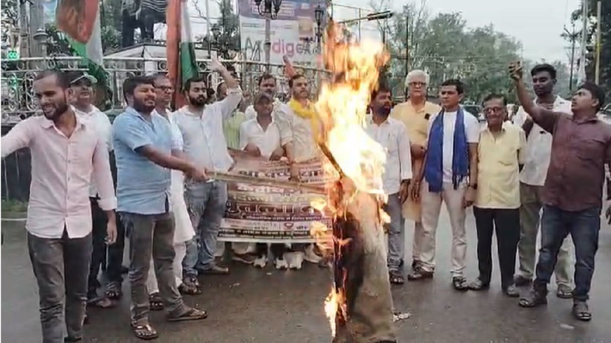 सहरसा: पप्पू यादव पर हमले के विरोध में कांग्रेस ने फूंका अमित शाह और दिल्ली सरकार का पुतला