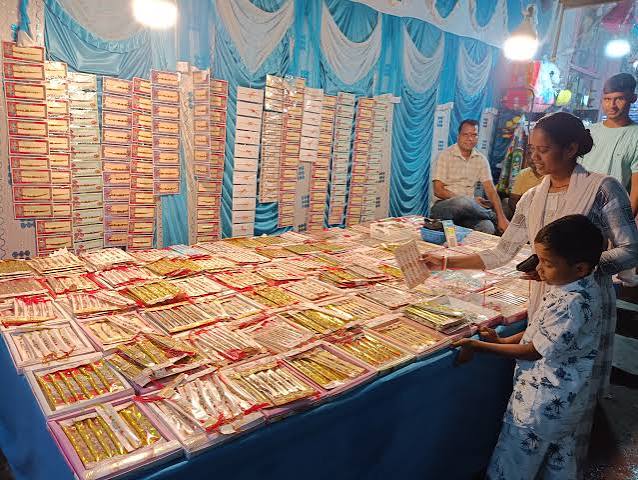 झारखंड में राखी बाजार की रौनक, 5 से 550 तक की राखियां,डाक विभाग ने की विशेष तैयारी