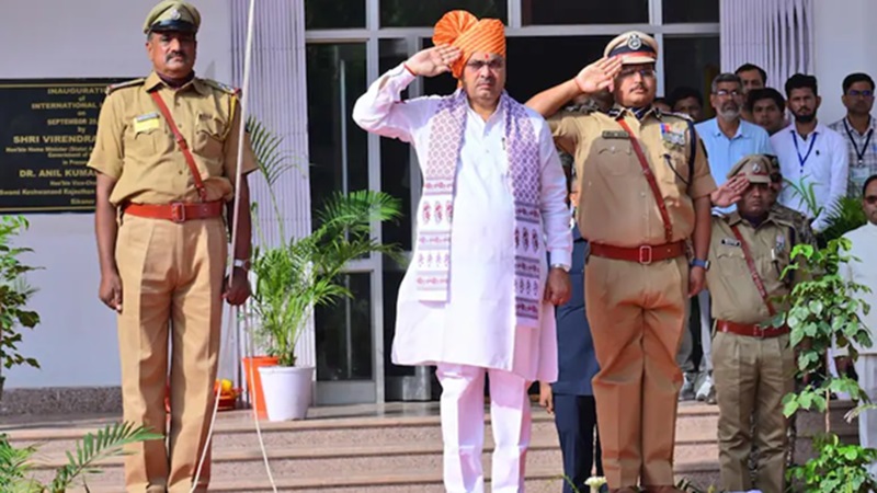Independence Day: बीकानेर से जयपुर तक तिरंगे की शान, 1200 बच्चों की प्रस्तुति ने मोहा मन; जानिए राजस्थान में कहां-कहां हुआ आयोजन
