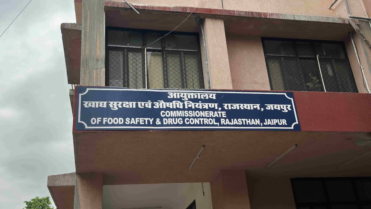 बिल-इनवॉइस में गड़बड़ी, बिना लाइसेंस दवाओं की बिक्री; चित्रकूट में छापा