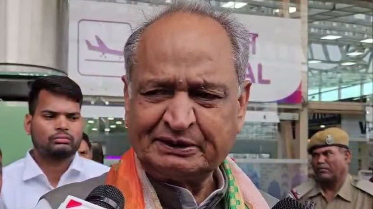 वंदे मातरम् पर घमासान के बीच गहलोत का BJP से सीधा सवाल, ‘अब अचानक इतना प्रेम क्यों?’