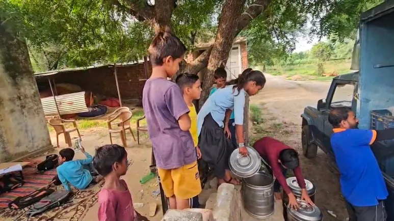 Jaipur School News: तबेले में पढ़ रहे थे बच्चे, CJP के बवाल के बाद बदला पूरा स्कूल; अब यहां होगी पढ़ाई
