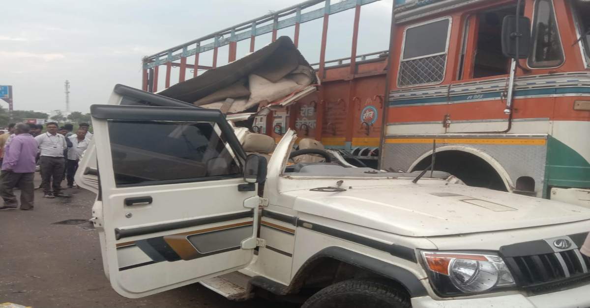 ‘परखच्चे उड़े, मची चीख-पुकार…!’ खड़े ट्रक से टकराई अनियंत्रित बोलेरो, 2 महिलाओं की दर्दनाक मौत, 2 गंभीर