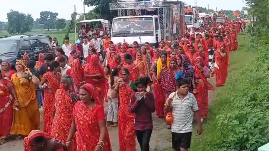 ‘हर-हर महादेव’ के जयकारों से गुंजायमान हुआ सीहोर! 20 हजार से ज्यादा श्रद्धालुओं ने एक साथ उठाया कांवड़