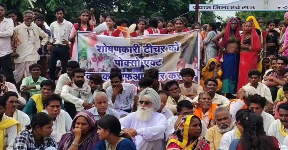 ‘सस्पेंशन नहीं, FIR चाहिए! श्योपुर कलेक्ट्रेट के सामने Gen-Alpha छात्राओं का उग्र प्रदर्शन
