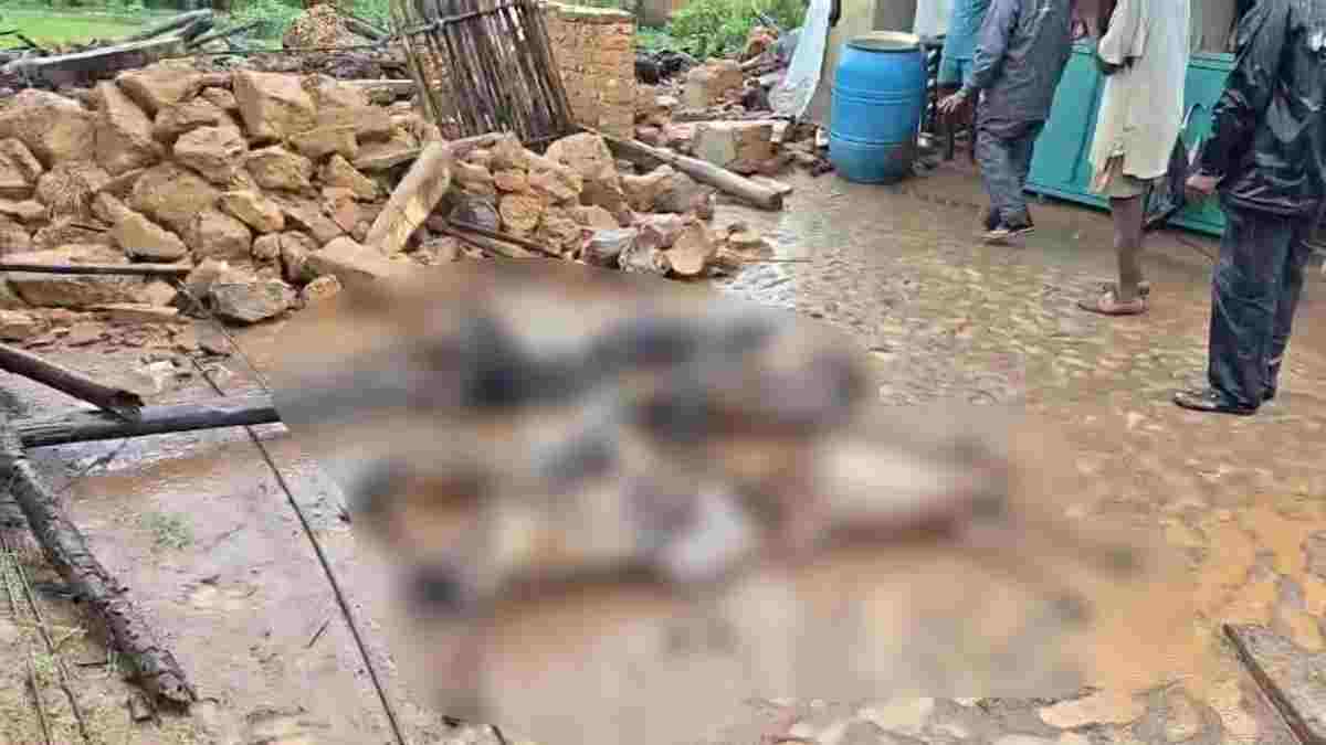 बारिश बनी आफत: भरभराकर ढहा कच्चा घर, मलबे में दबा परिवार और 6 बेजुबान