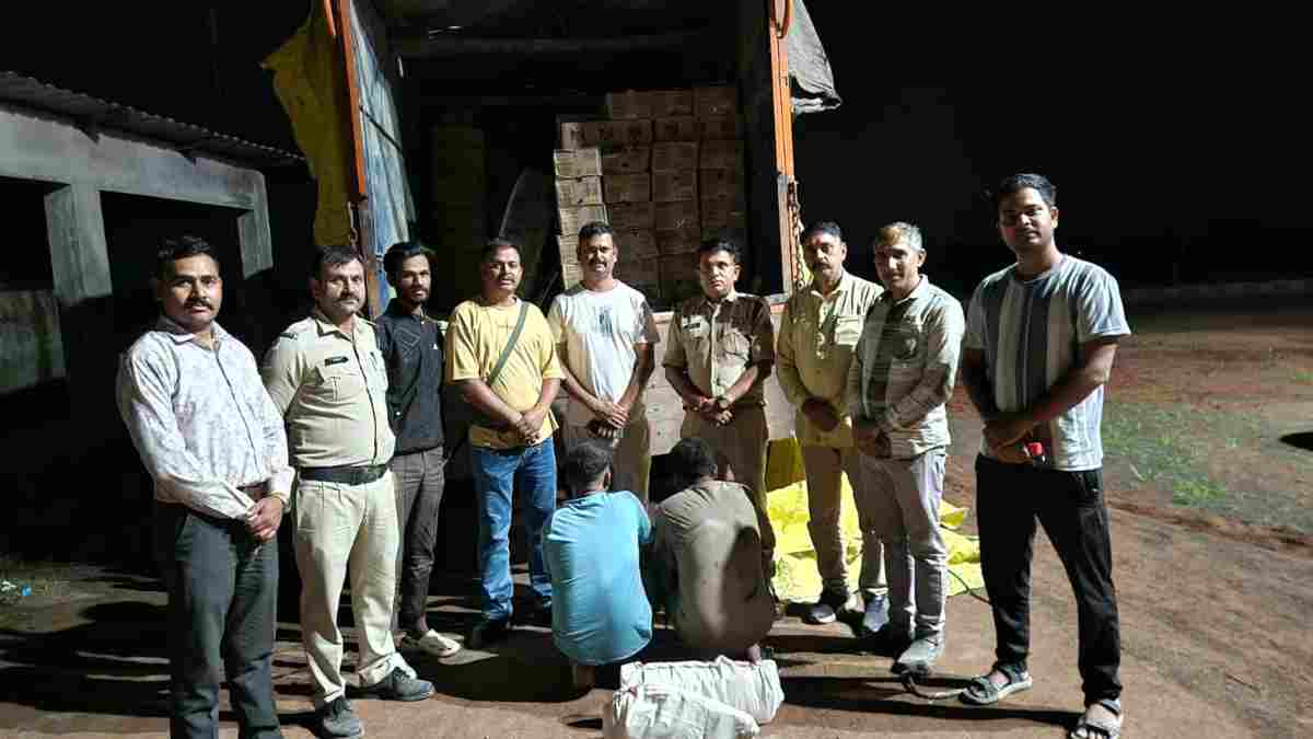 फिल्मी तर्ज पर तस्करी: ट्रक में सीक्रेट चेंबर बना गुजरात ले जा रहे थे 41 लाख की शराब, सीहोर पुलिस ने किया पर्दाफाश