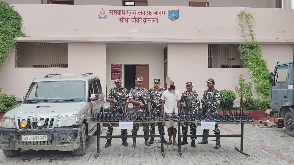 भारत-नेपाल सीमा पर SSB की बड़ी कार्रवाई, 100 वॉकी-टॉकी के साथ 2.63 लाख नेपाली मुद्रा जब्त