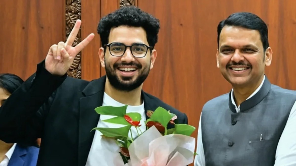 ‘सर, बिस्किट ले सकता हूं…’, स्टैंडअप कॉमेडियन समय रैना ने सीएम देवेंद्र फडणवीस के सामने ही मुंबई पुलिस को किया रोस्ट, देखें वीडियो