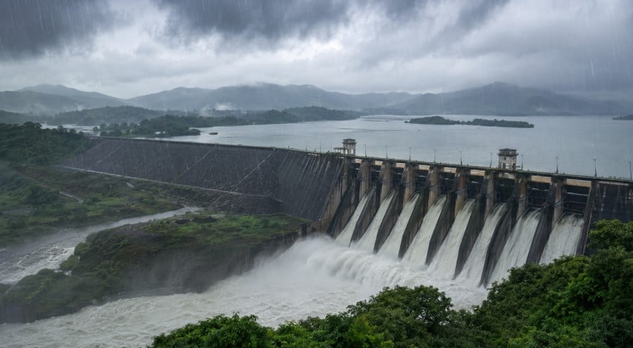 भारी बारिश के बीच राज्य के जलाशयों की स्थिति: 34 डैम हाई अलर्ट पर, 75 में अब भी 25% से कम पानी