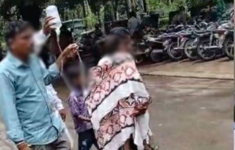 सयाजी हॉस्पिटल में इंसानियत शर्मसार: जले बच्चे को गोद में लेकर भटकती रही मां, RMO ने दिए जांच के आदेश