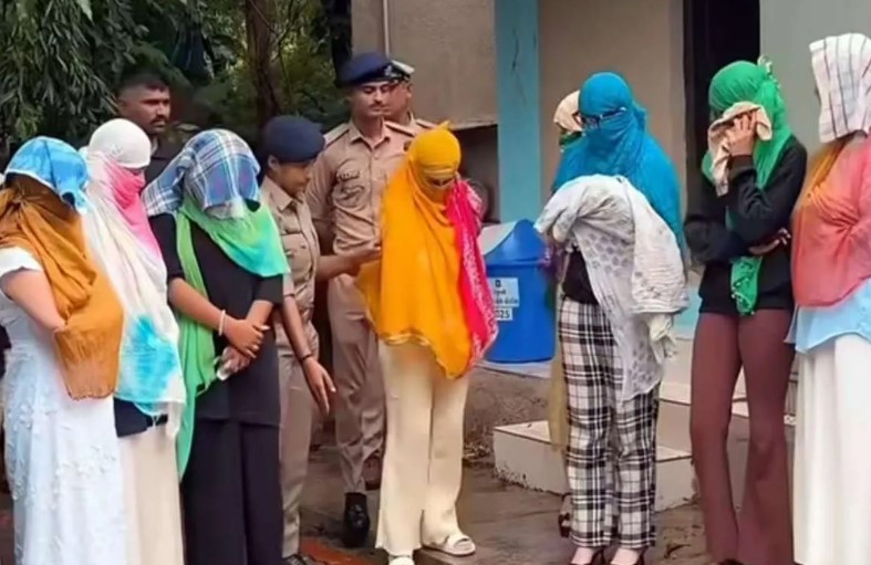 फार्म हाउस शराब पार्टी : थाने से 300m दूर फार्म हाउस में रेड, 8 युवतियों समेत 22 पकड़े गए