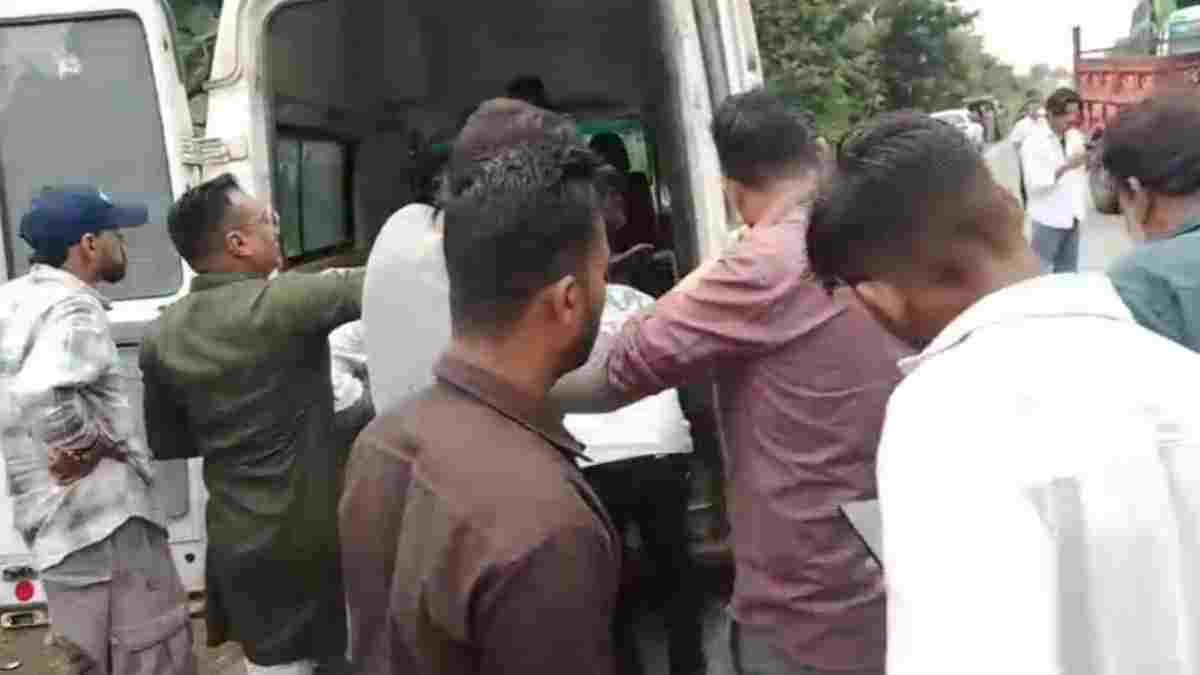 दर्दनाक सड़क हादसा: इछावर में पेट्रोल पंप के पास दो कारों ने दो बाइकों को मारी टक्कर, एक की मौत, 2 गंभीर
