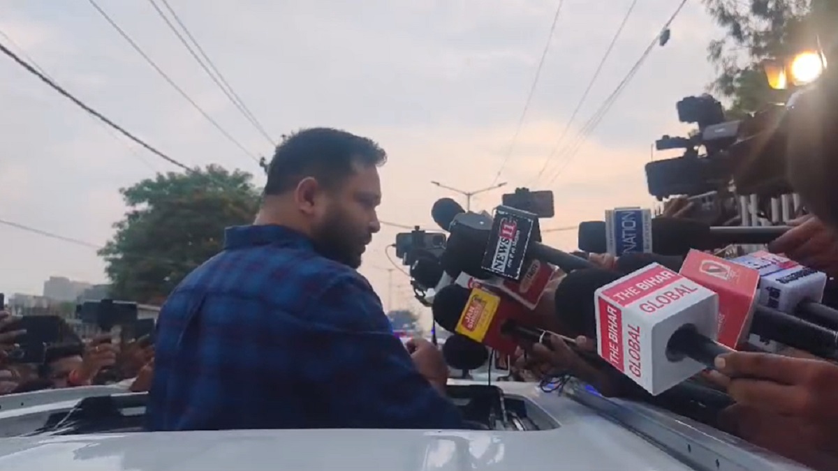 TRE-4 को लेकर छात्रों के समर्थन में गर्दनीबाग पहुंचे तेजस्वी, छात्रों की मांग को बताया जायज