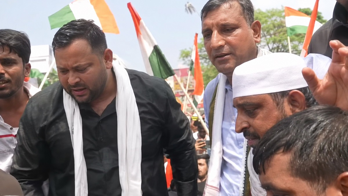 तेजस्वी यादव समेत राजद के कई नेता गिरफ्तार! पुलिस ने   राजभवन मार्च को रोका