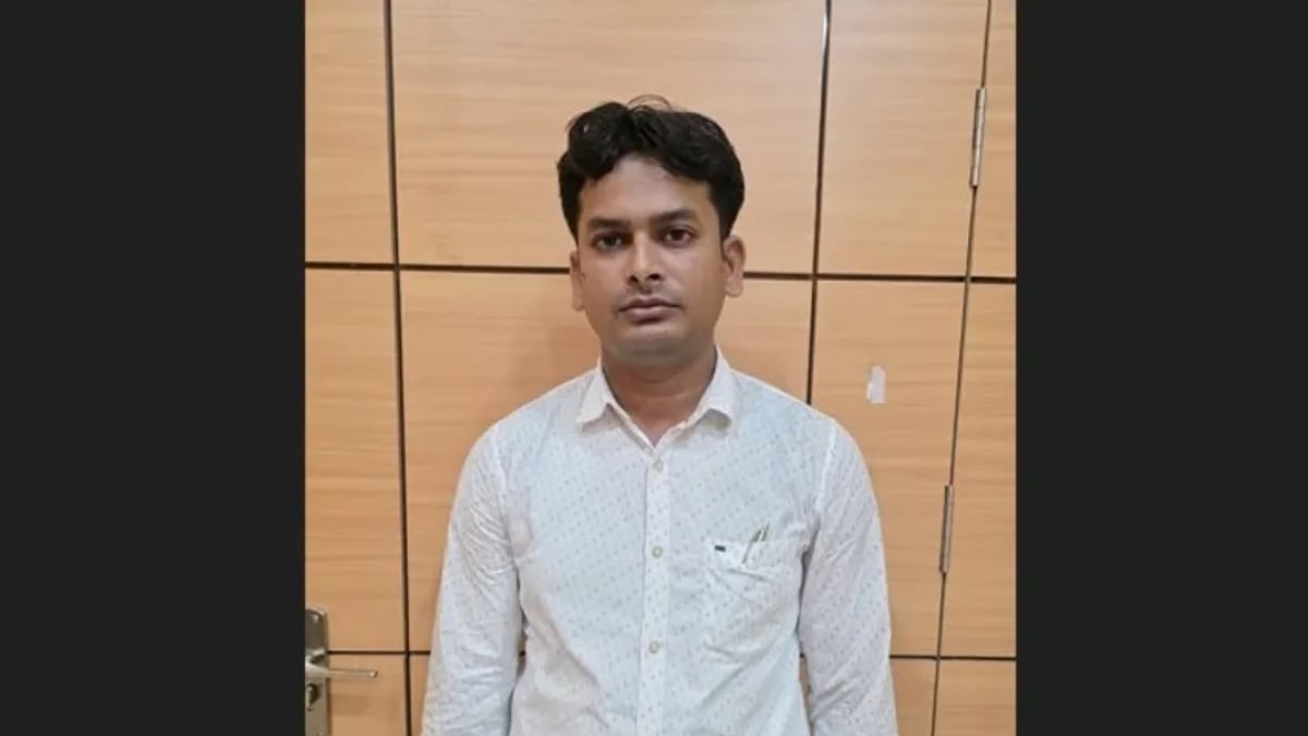 सुंदरगढ़ में रिश्वत लेते पकड़ाए ट्रैफिक इंस्पेक्टर: विजिलेंस ने घर में की छापेमारी, नोटों के बंडल देखकर अधिकारी हैरान