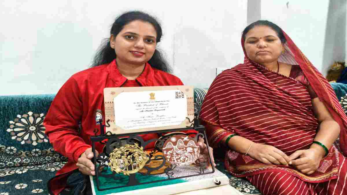 15 अगस्त पर राष्ट्रपति भवन में खास आयोजन: उज्जैन की बेटी हेमलता को मिला “एट होम रिसेप्शन” का निमंत्रण,  14 वर्षीय बालिका की बचाई थी जान   