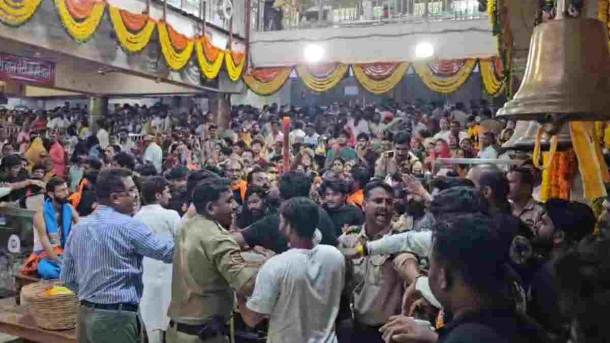 महाकाल मंदिर में हंगामा: कांवड़िए, श्रद्धालु और सुरक्षा गार्डो में मारपीट, गर्भगह के सामने जमकर चले लात-घूंसे