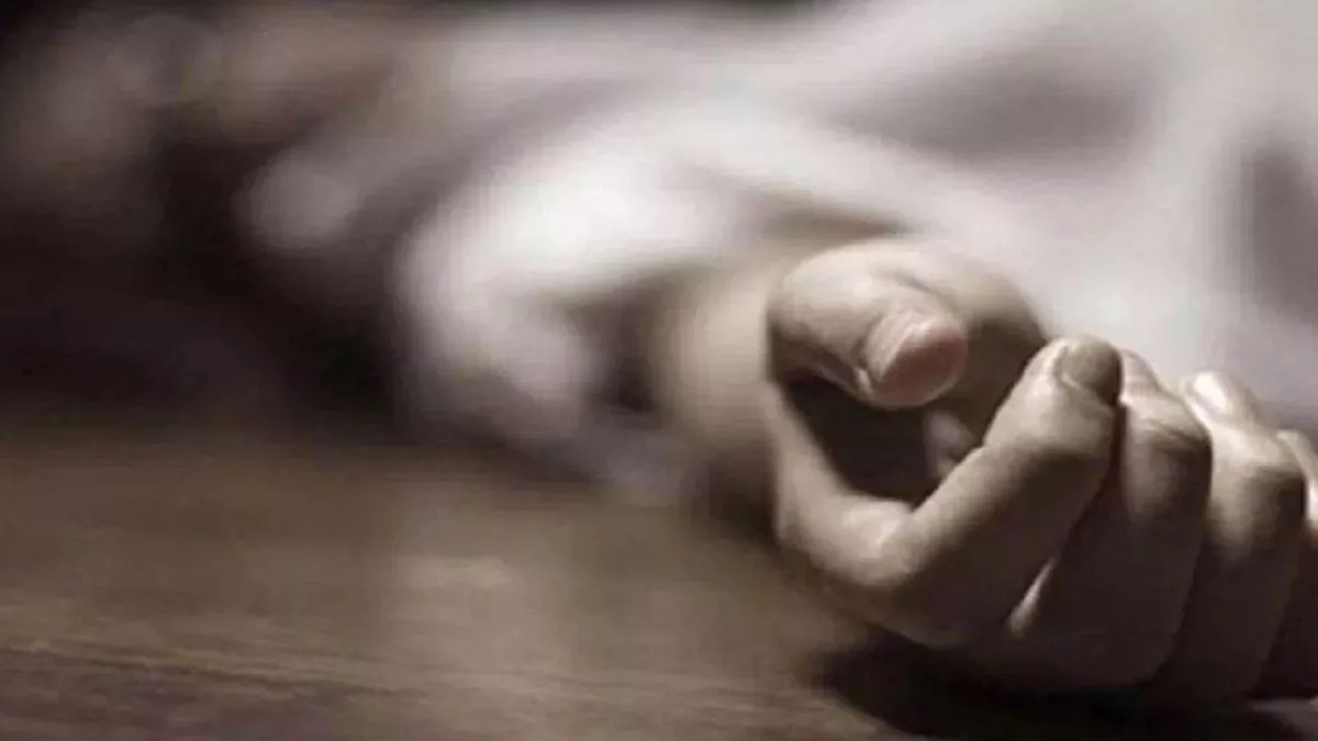 पति से फोन पर कहासुनी के बाद 3 बजे बेसुध मिली महिला, अस्पताल में मौत; 5 साल की बेटी को छोड़ गई