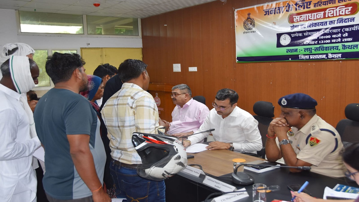 समाधान शिविर में एडीसी ने सुनीं लोगों की समस्याएं, कहा- जनहित के मामलों में लापरवाही बर्दाश्त नहीं