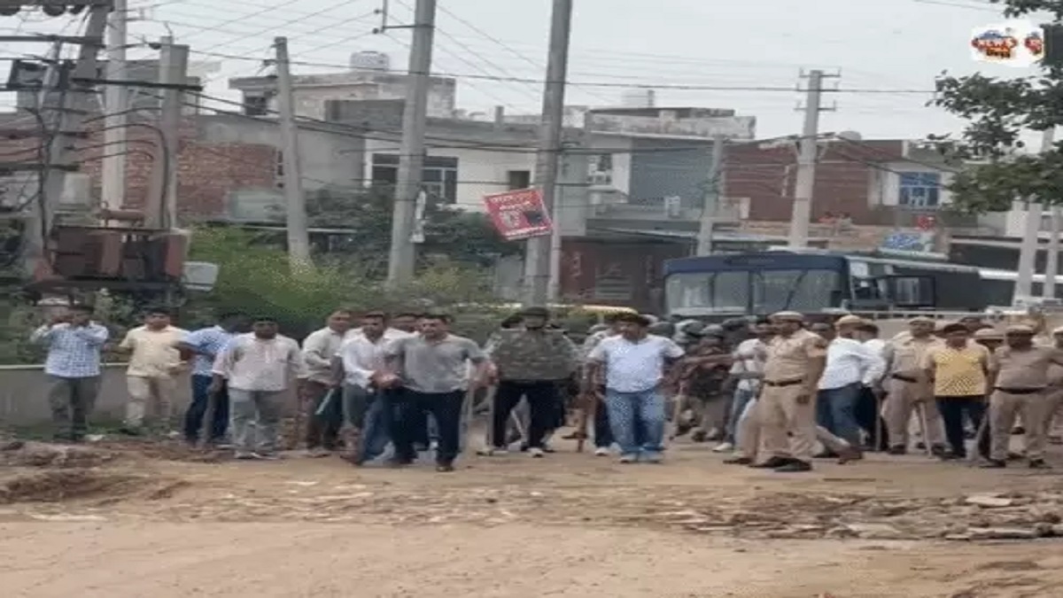 हांसी प्रदर्शन में CIA इंचार्ज ने दिखाई AK-47, चार घंटे बाद CM सैनी ने किया सम्मानित