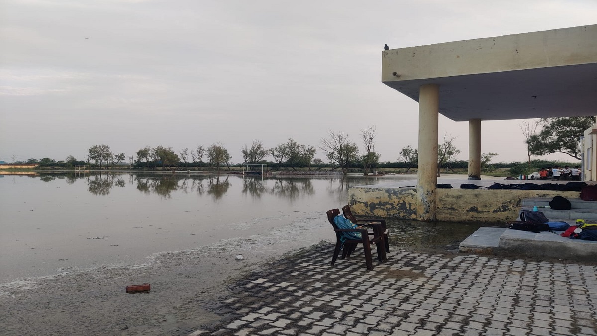 तिगड़ाना खेल स्टेडियम जलमग्न, आर्मी भर्ती की तैयारी कर रहे सैकड़ों युवाओं की प्रैक्टिस ठप